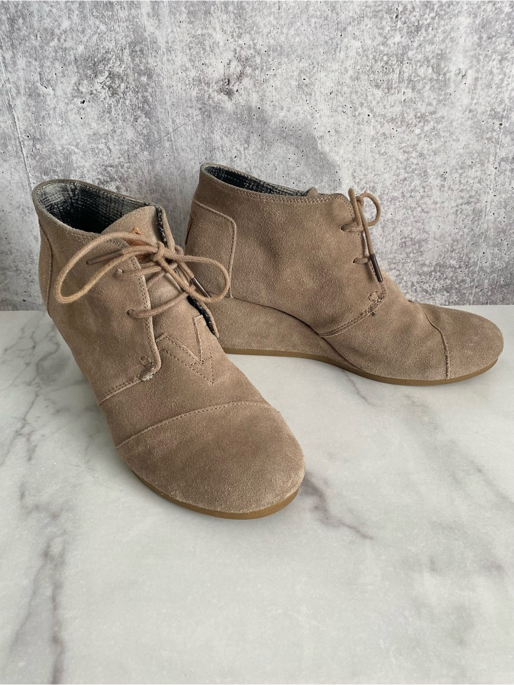 TOMS Women’s Size 11 Taupe Suede Wedge Ankle Booties Lace Up Desert Boots
